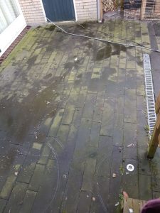 Peters hoveniersbedrijf uit Koudekerk aan den Rijn, het adres voor het maken voor uw terrasreinigig