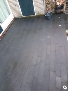 Peters hoveniersbedrijf uit Koudekerk aan den Rijn, het adres voor het maken voor uw terrasreinigig