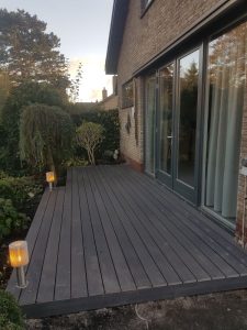 Peters hoveniersbedrijf uit Koudekerk aan den Rijn, het adres voor het maken van uw vlonder